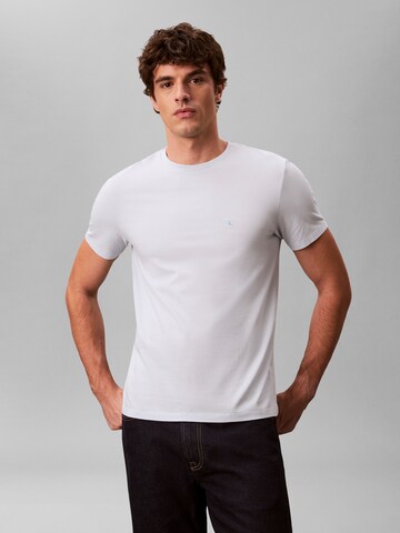 Tricou de la Calvin Klein pe albastru: față