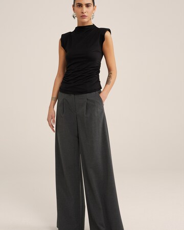 Top di WE Studio in nero