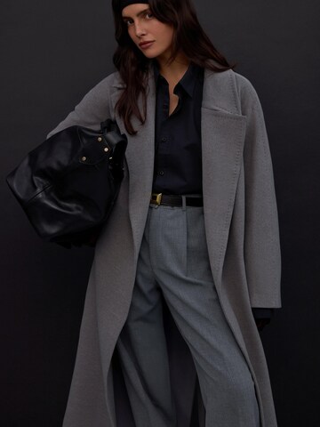 Estro - Abrigo de invierno '465' en gris