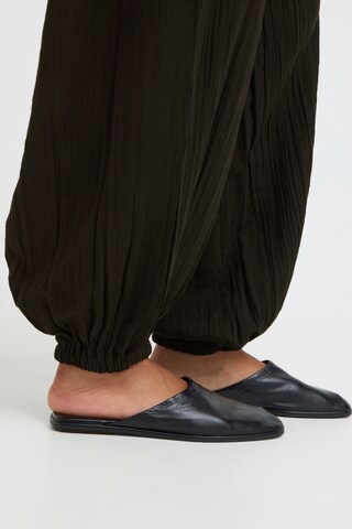 ICHI - regular Pantalón 'CALLIE' en negro