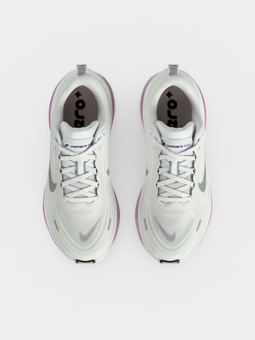 Scarpa da corsa 'Vomero Plus' di NIKE in bianco