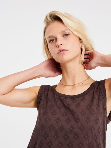 PROTEST Top 'PRTJONNY' in Brown