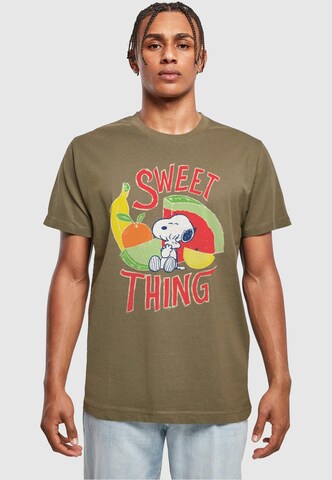 Merchcode T-Shirt 'Peanuts - Sweet Thing' in Grün: Vorderseite