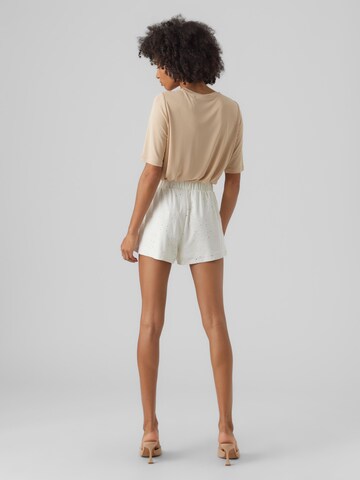 VERO MODA Regular Shorts 'CAMIL' in Weiß