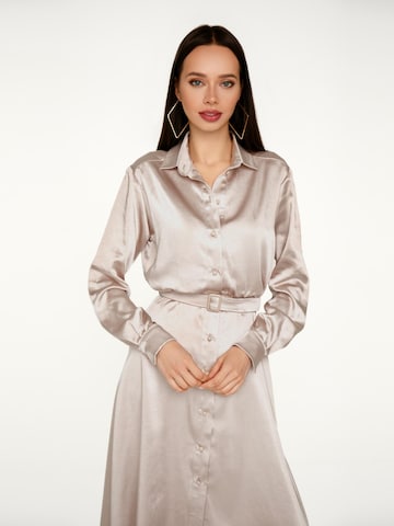 Abito di Anushka in beige