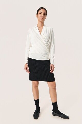 SOAKED IN LUXURY Blus 'Columbine' i vit