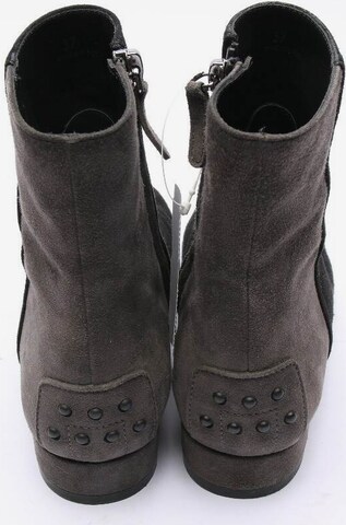 Tod's Dress Boots in 37 in Grey
