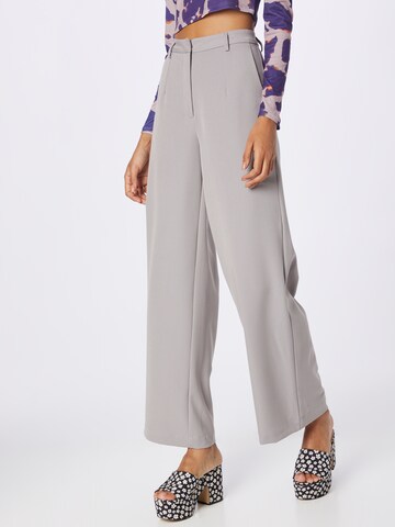 Wide leg Pantaloni con pieghe di minimum in grigio: frontale