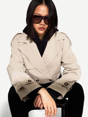 Giacca di mezza stagione di Bershka in beige: frontale