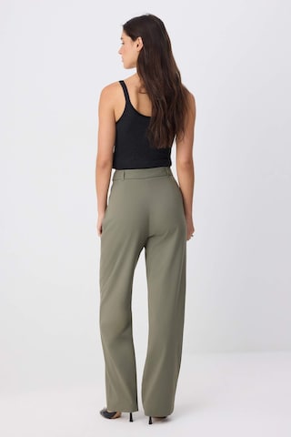 Trendyol Loosefit Kalhoty se sklady v pase – zelená