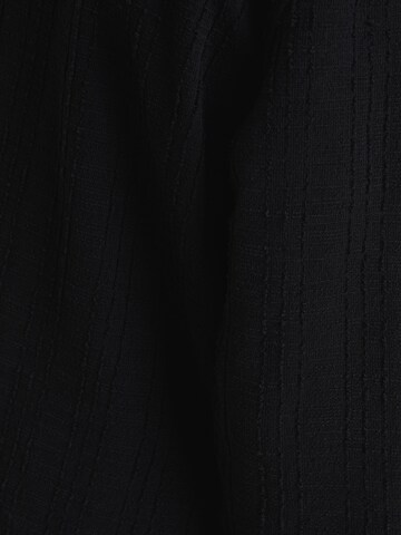 Bershka Comfort Fit Paita värissä musta