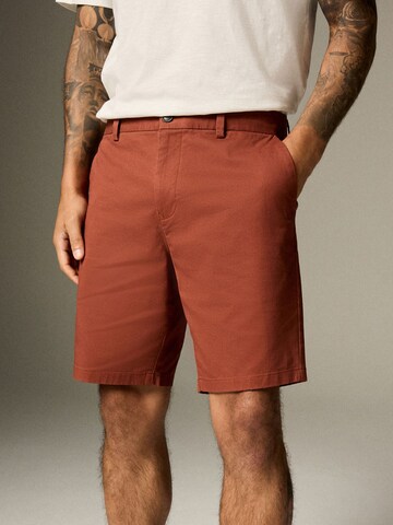 Next - regular Pantalón chino en rojo