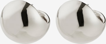 Cercei 'JACE' de la Pilgrim pe argintiu: față