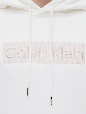 Calvin Klein Суичър в бяло