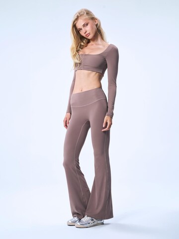 GOD SAVE QUEENS Bootcut Leggings 'Second Skin Studio High-Waisted Bootcut Legging' in Bruin