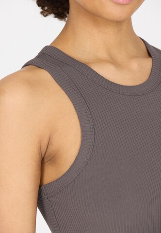 Athlecia Sports top 'Lankae' in Brown