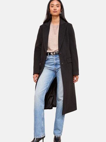 Friends Like These Mantel in Schwarz: Vorderseite