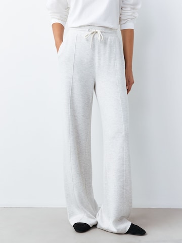 Next Szeroka nogawka Spodnie w kolorze szary: przód