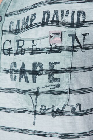 CAMP DAVID Bluser & t-shirts 'Paragliding Cape Town I' i grøn