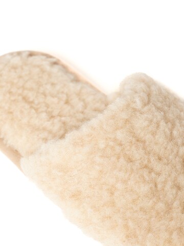 Gottstein Slippers 'Curly Wool Curly Wool' in Beige
