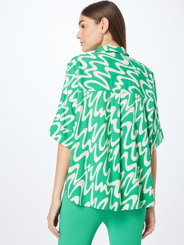 Monki - Blusa em verde