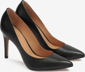 Kazar Pumps in Black