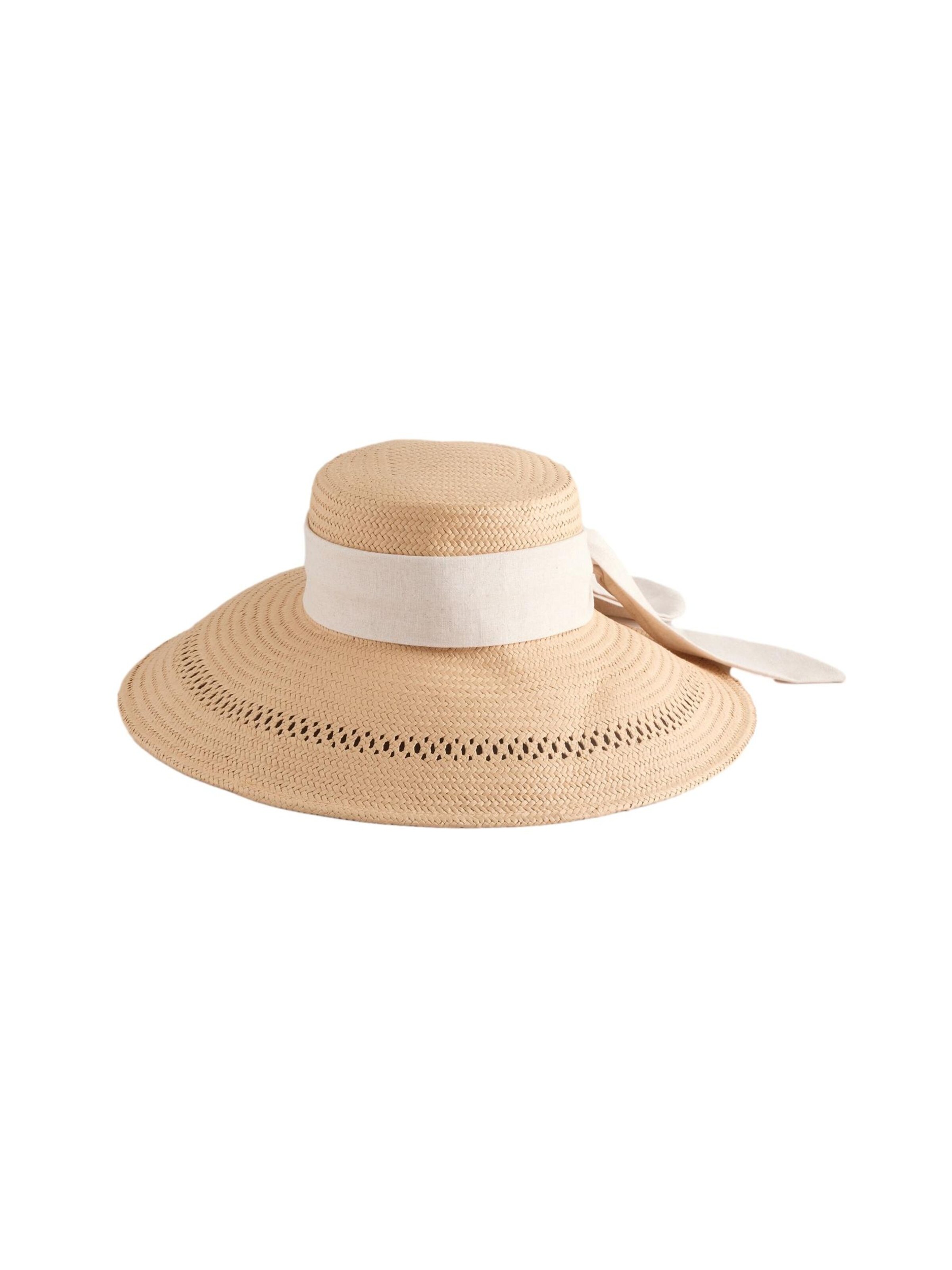 Next Hoed in Beige: voorkant