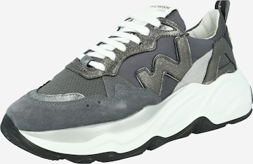 WOMSH Platform trainers 'FUTURA' in Silver: front