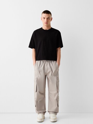 Bershka Loose fit Cargo trousers in Beige