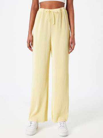 Urban Classics Wide leg Pants in Yellow: front