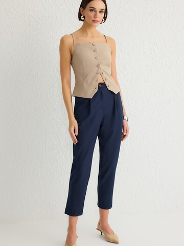 Regular Pantaloni cutați de la Trendyol pe albastru