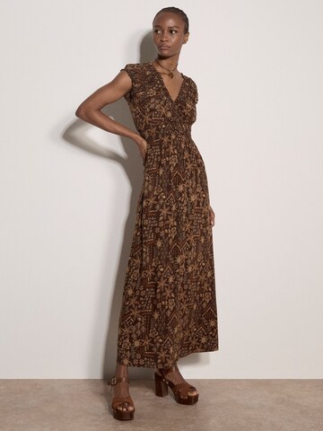 Robe Apricot en marron