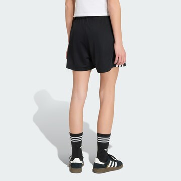 ADIDAS ORIGINALS Loosefit Shorts 'Firebird' in Schwarz