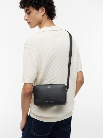 TOMMY HILFIGER Olkalaukku 'CENTRAL' värissä musta