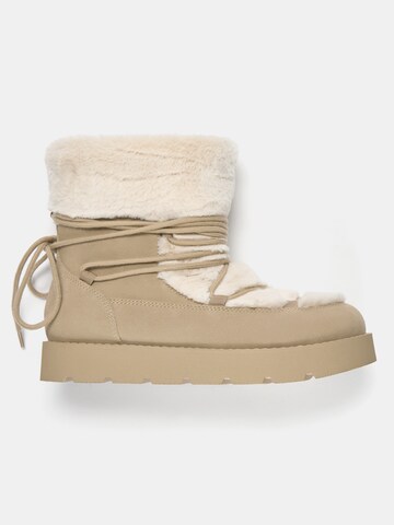 Pull&Bear Snow Boots in Beige