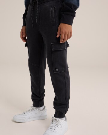 WE Fashion Tapered Broek in Grijs: voorkant