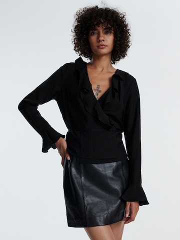 EDITED Blouse 'Skyler' in Zwart: voorkant