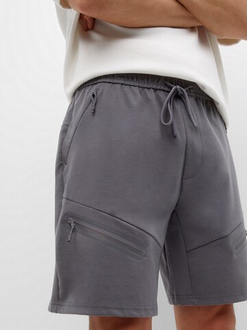 Regular Pantalon cargo Pull&Bear en gris