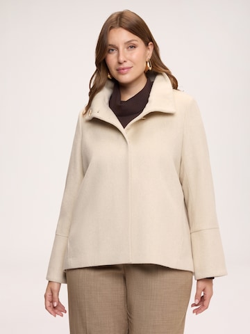 Cappotto di mezza stagione di Fiorella Rubino in bianco