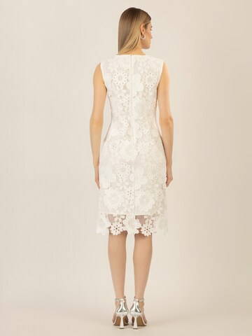 APART Kleid in Weiß