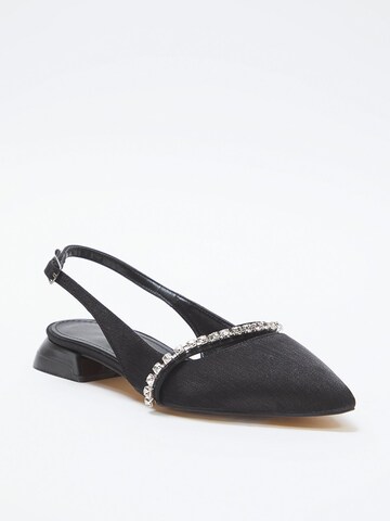 Trendyol Ballet Flats with Strap in Black: front