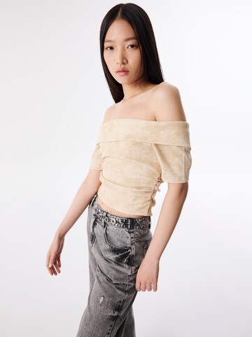Twist Shirt in Beige