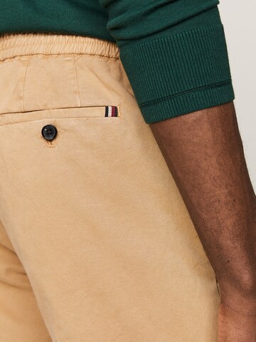 TOMMY HILFIGER Tapered Chino in Beige