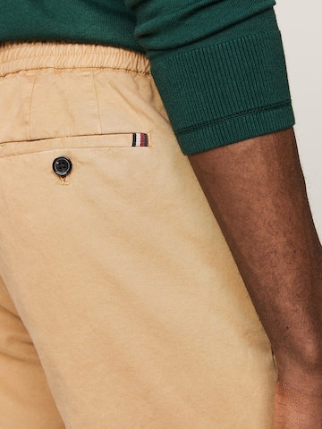 Effilé Pantalon chino TOMMY HILFIGER en beige