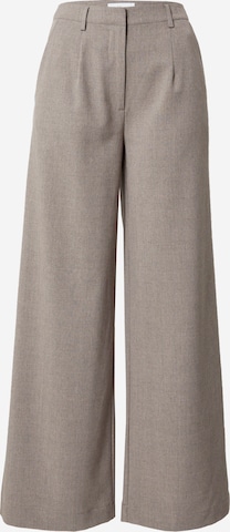 minimum Wide leg Pleat-Front Pants in Grey: front