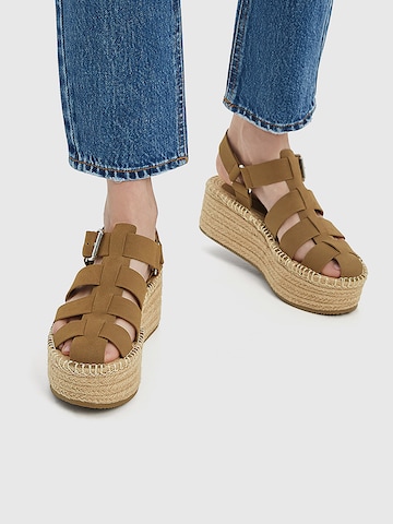 Pull&Bear Sandal in Brown