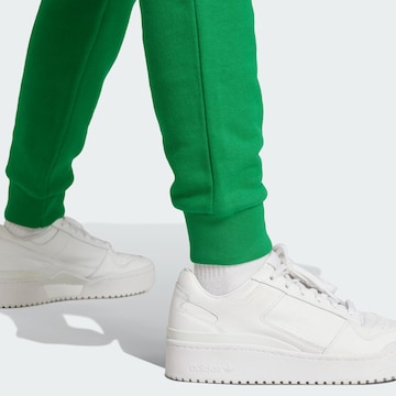 ADIDAS ORIGINALS Tapered Broek in Groen