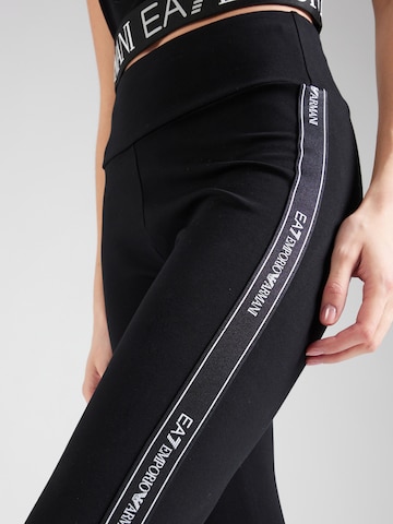 Skinny Pantalon de sport EA7 Emporio Armani en noir