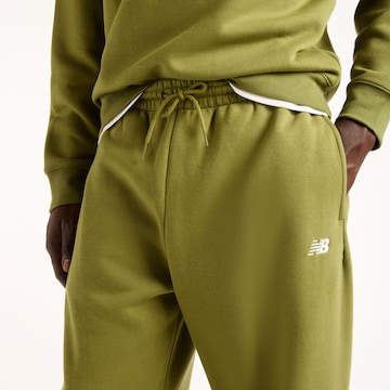 new balance Tapered Hose 'Essentials' in Grün