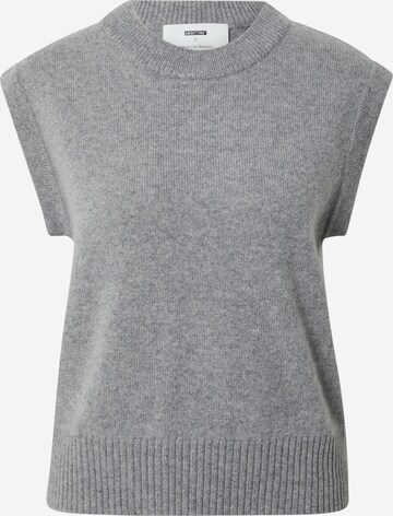 ABOUT YOU x Marie von Behrens Пуловер 'Lilli' в сиво: отпред